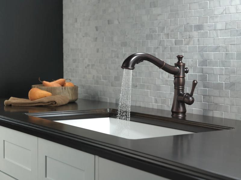 DELTA Cassidy Single Handle Pull-Out Kitchen Faucet — Venetian Bronze