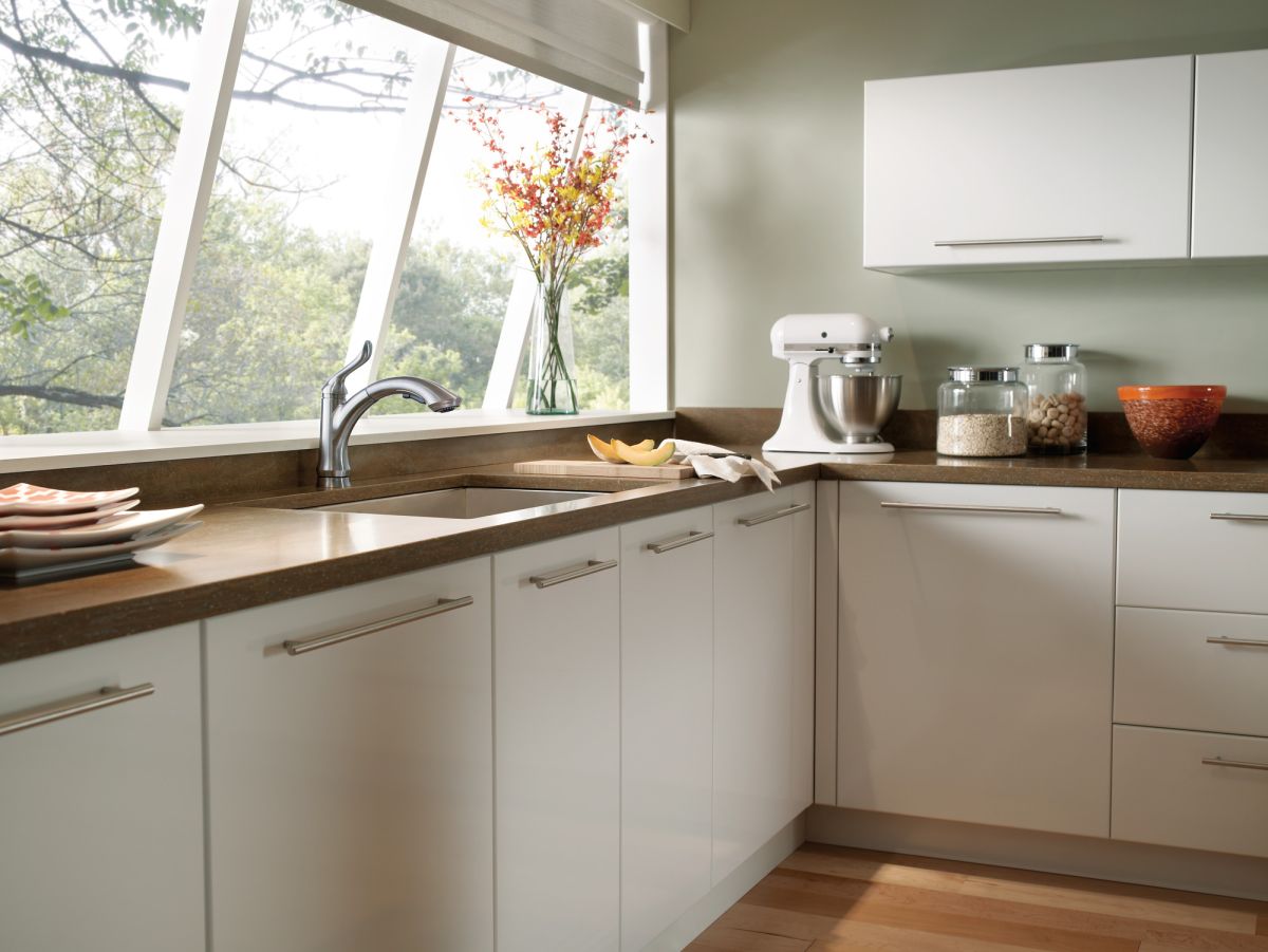 DELTA Linden Single Handle Pull-Out Kitchen Faucet — Arctic Stainless
