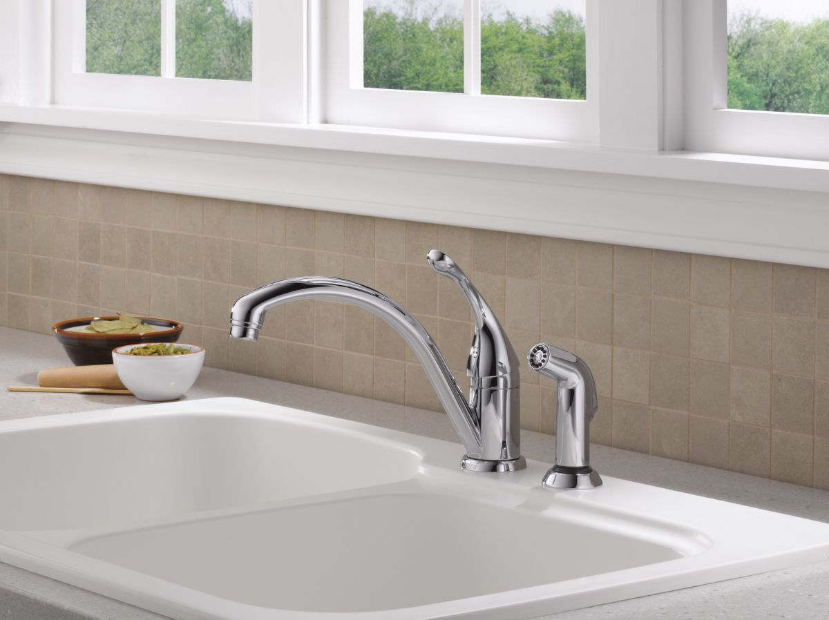 DELTA Collins Single Handle Kitchen Faucet with Spray — Chrome