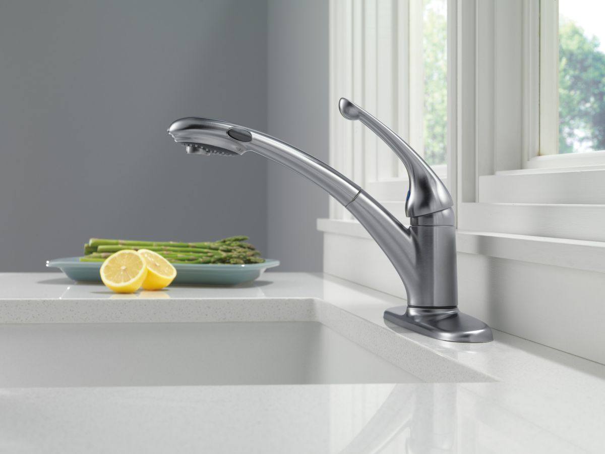 DELTA Signature Pullouts Single Handle Pull-Out Kitchen Faucet — Arctic Stainless