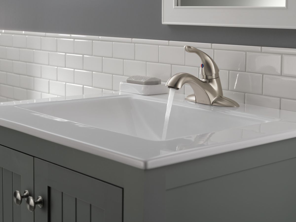 DELTA Classic Single Handle Centerset Bathroom Faucet — Stainless