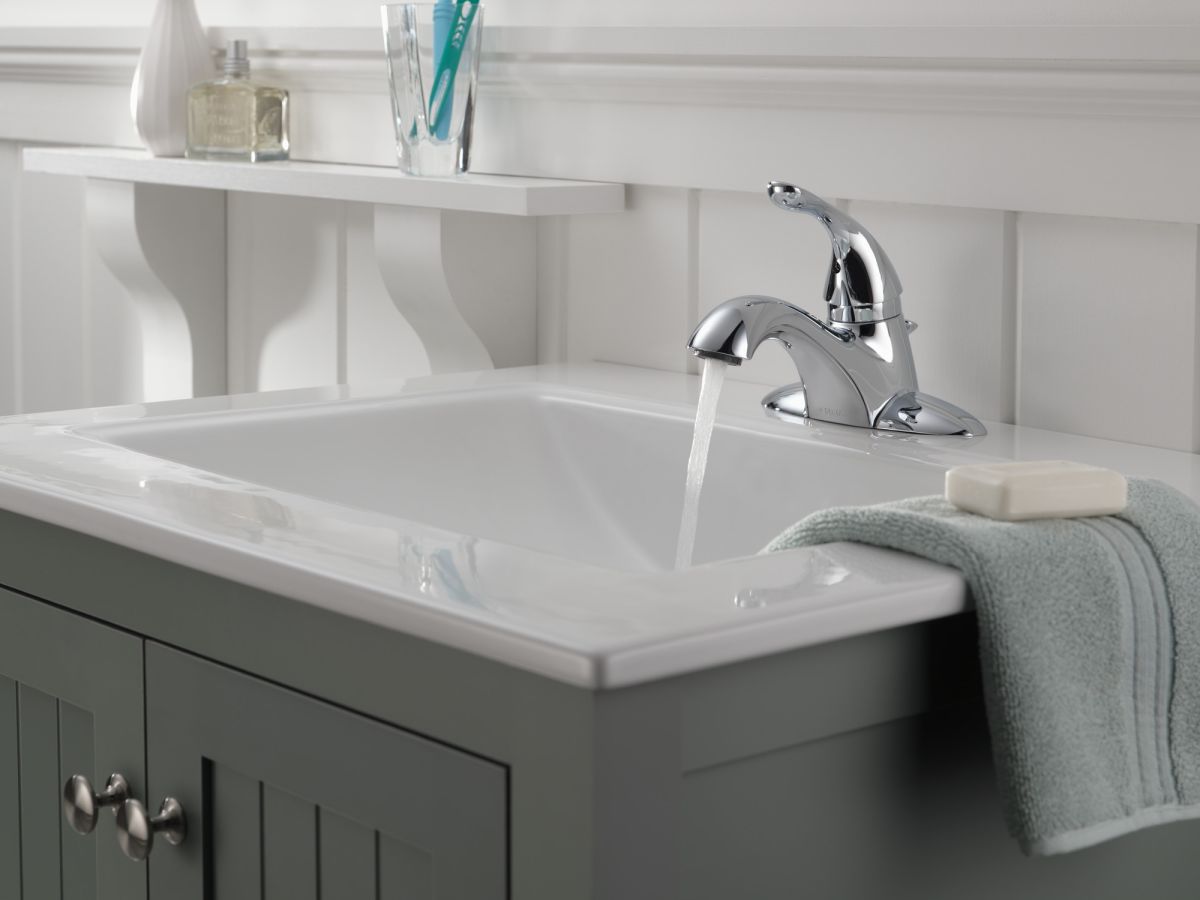 DELTA Classic Single Handle Centerset Bathroom Faucet with City Shanks — Chrome