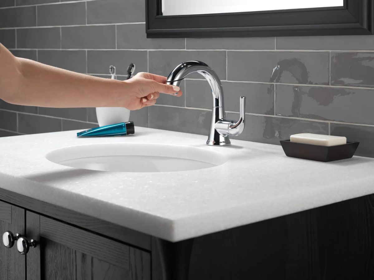 DELTA Kayra Single Handle Pull-Down Bathroom Faucet — Chrome