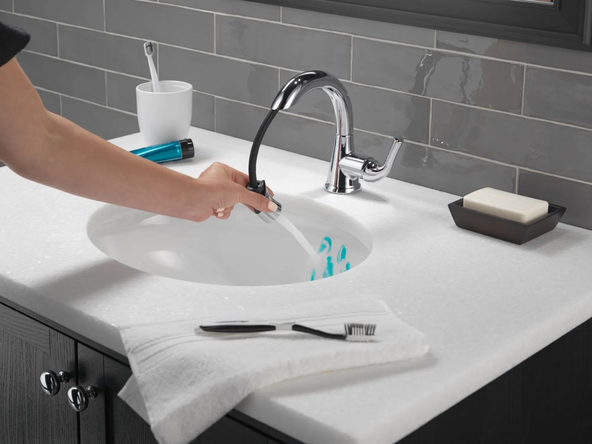 DELTA Kayra Single Handle Pull-Down Bathroom Faucet — Chrome