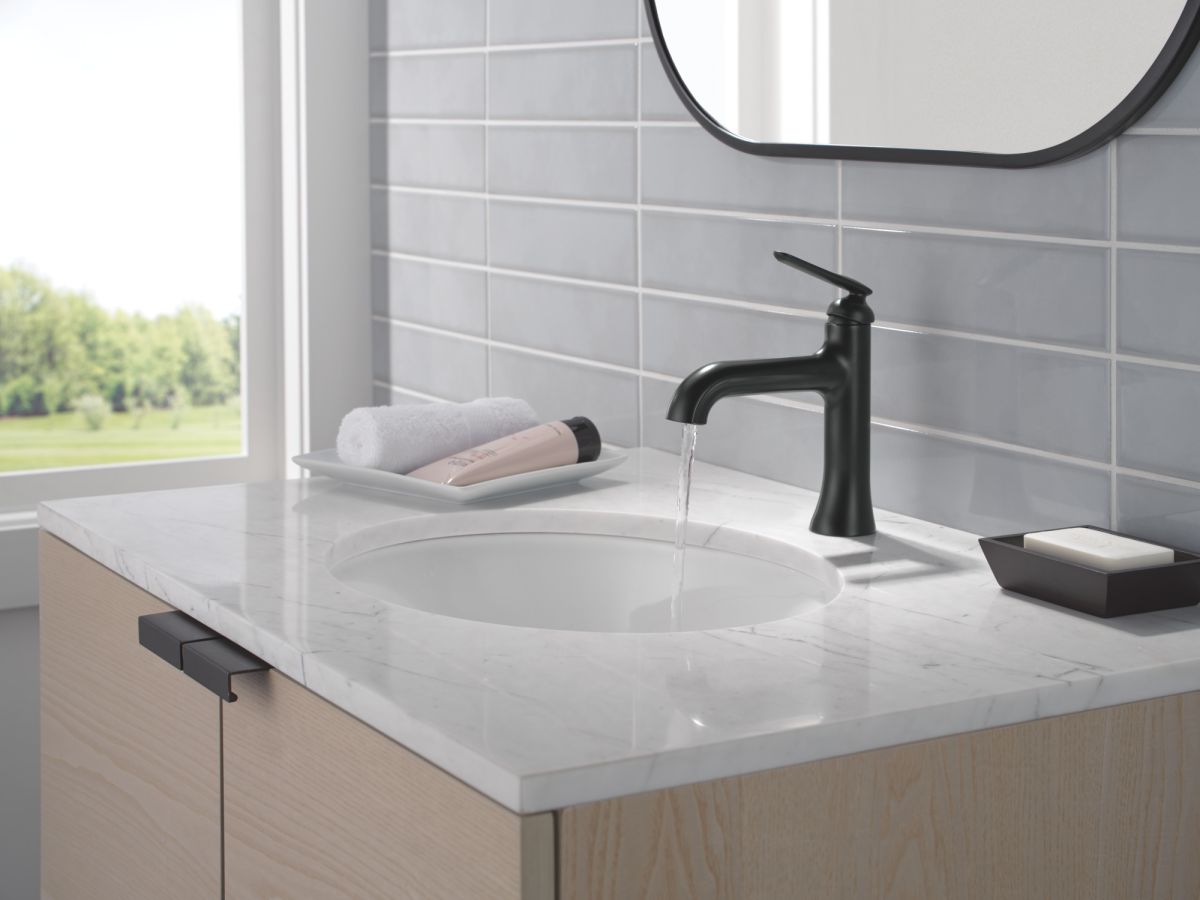 DELTA Bonacci Single Handle Bathroom Faucet — Matte Black