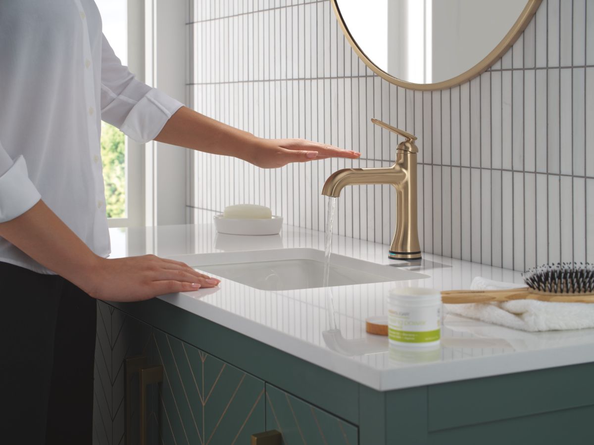 DELTA Bonacci Single Handle Bathroom Faucet with Touch20 with Touchless Technology — Lumicoat® Champagne Bronze