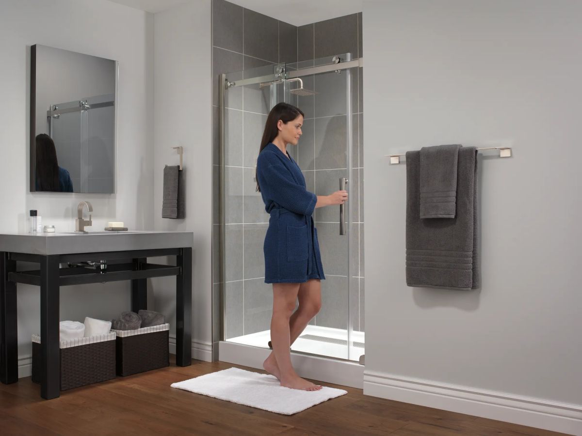 DELTA Vero 24" Towel Bar — Stainless