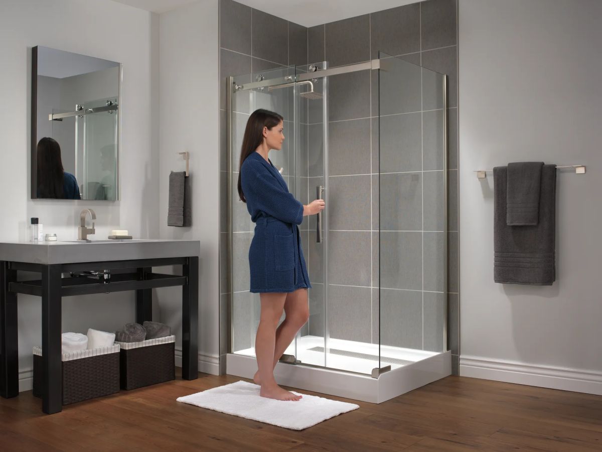 DELTA Vero 24" Towel Bar — Stainless