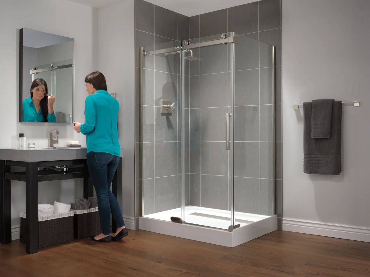 DELTA Vero 24" Towel Bar — Stainless