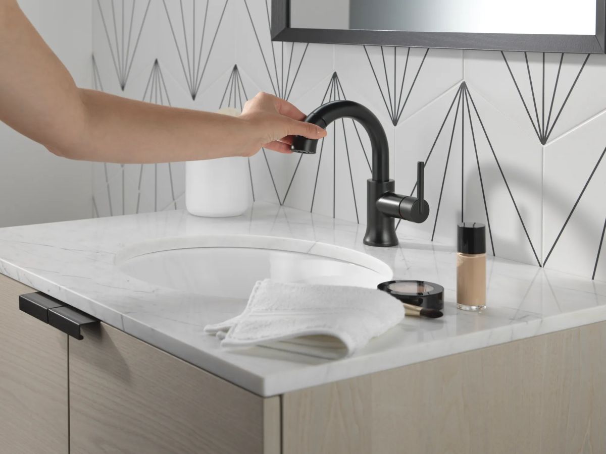 DELTA Trinsic Single Handle Pull-Down Bathroom Faucet — Matte Black
