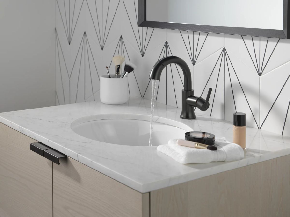 DELTA Trinsic Single Handle Pull-Down Bathroom Faucet — Matte Black