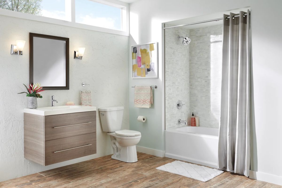 DELTA Trinsic 18" Towel Bar — Chrome
