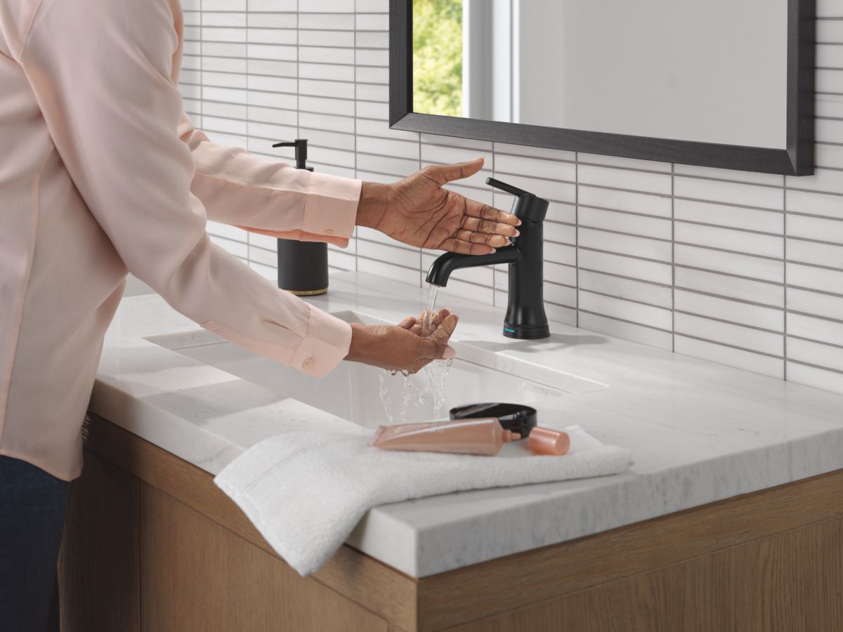 DELTA Trinsic Touch2O Bathroom Faucet with Touchless Technology — Matte Black