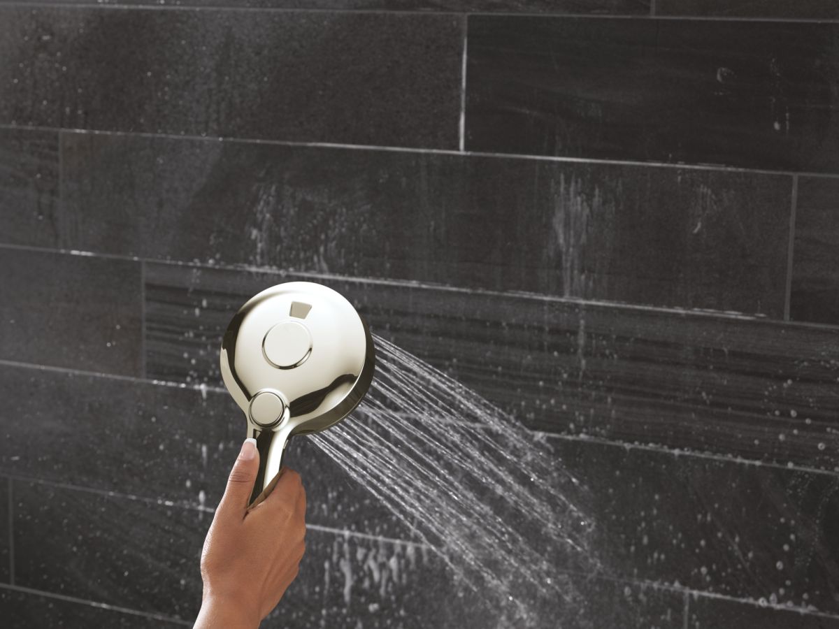 DELTA Universal Showering Components 6-Setting HydroRain with ProClean — Lumicoat® Polished Nickel