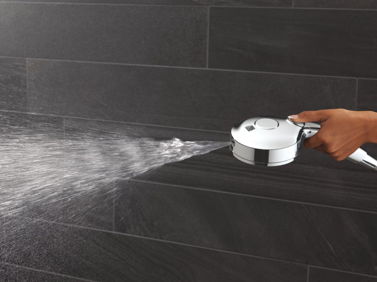 DELTA Universal Showering Components 6-Setting HydroRain with ProClean — Lumicoat® Chrome