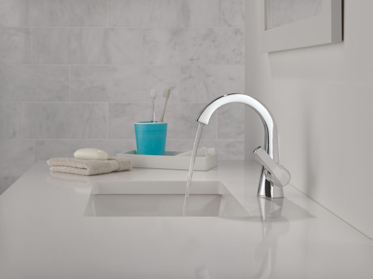 DELTA Lineax Single Handle Bathroom Faucet — Chrome