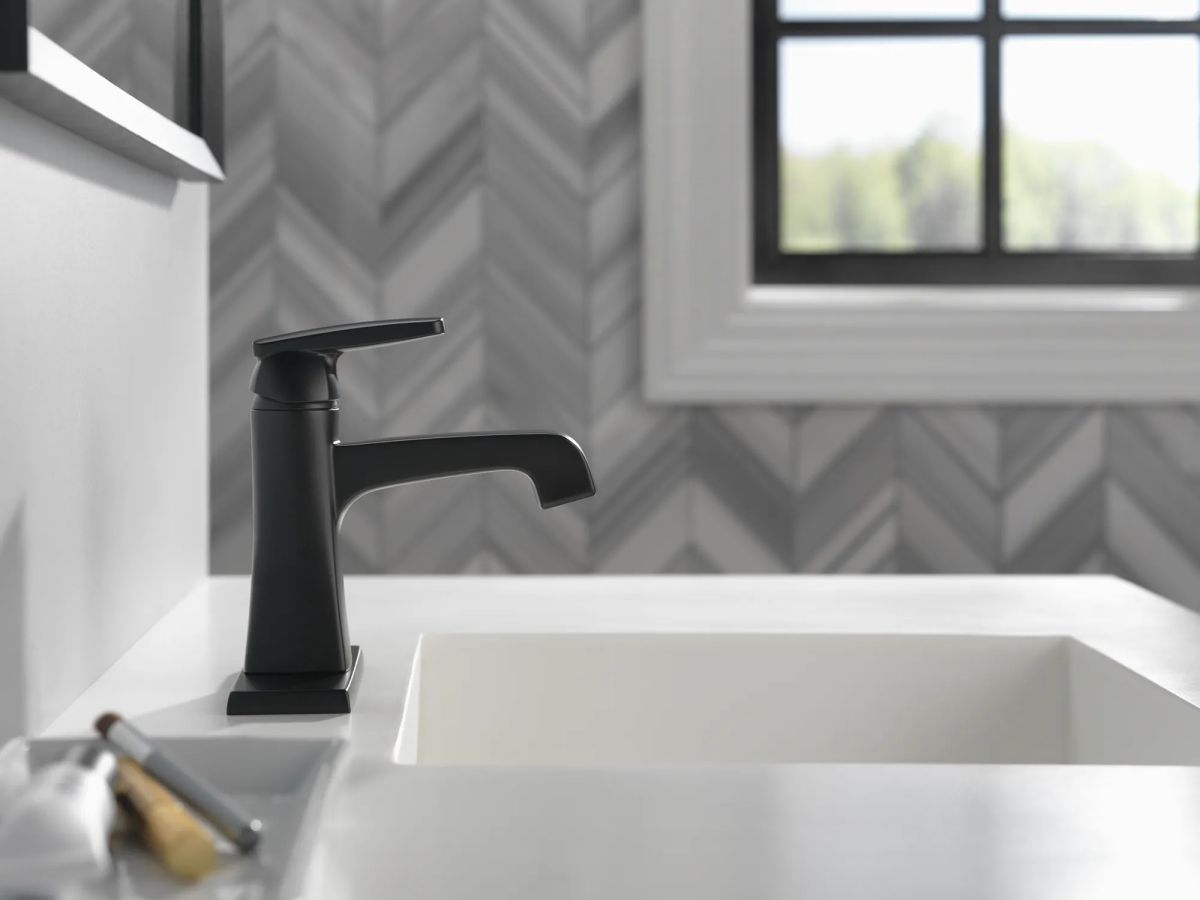 DELTA Ashlyn Single Handle Lavatory Faucet - Metal Pop-Up — Matte Black