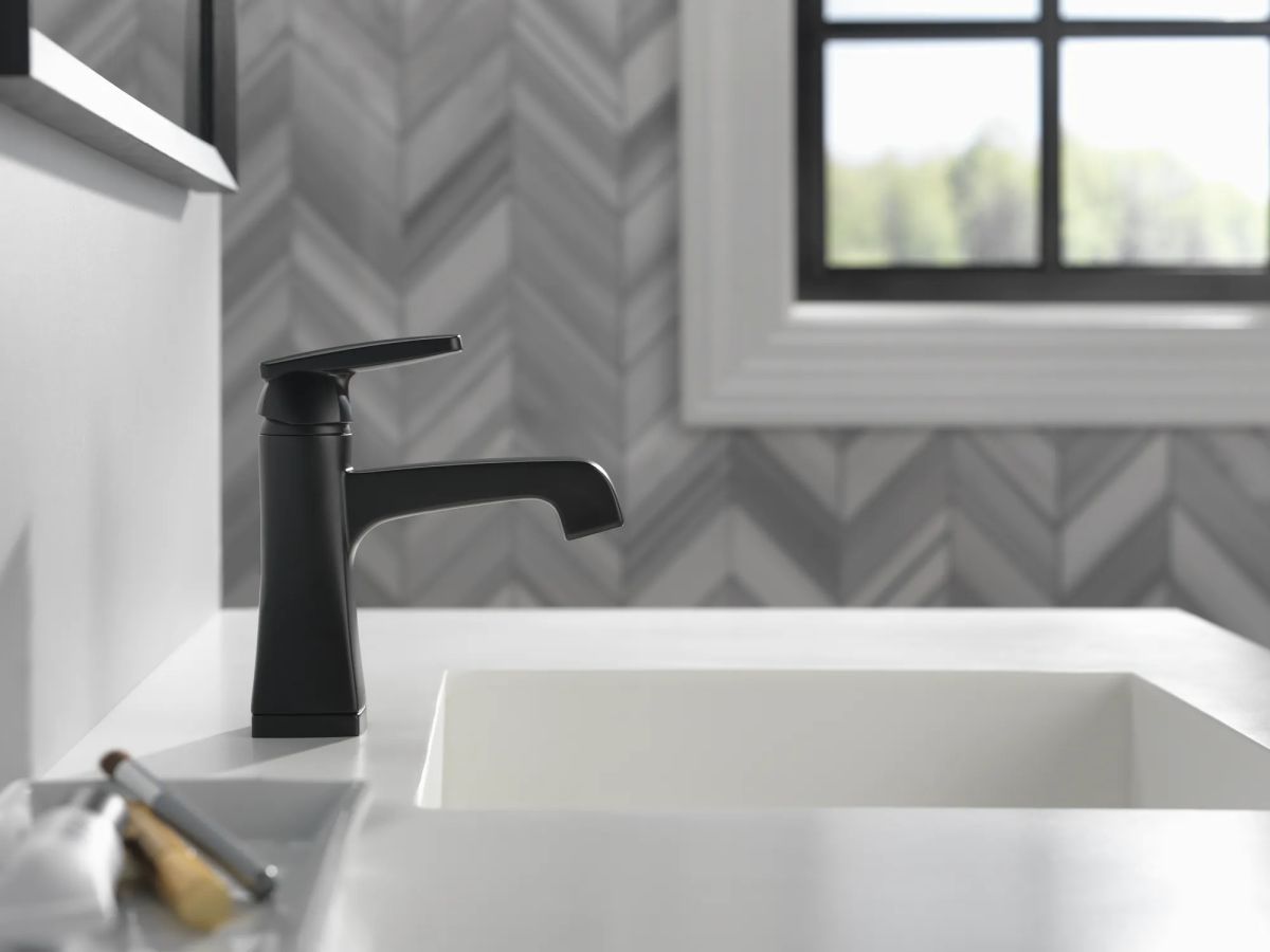 DELTA Ashlyn Single Handle Lavatory Faucet - Metal Pop-Up — Matte Black