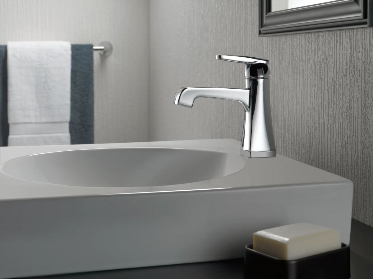 DELTA Ashlyn Single Handle Bathroom Faucet — Chrome