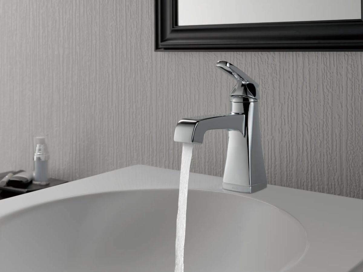 DELTA Ashlyn Single Handle Bathroom Faucet — Chrome