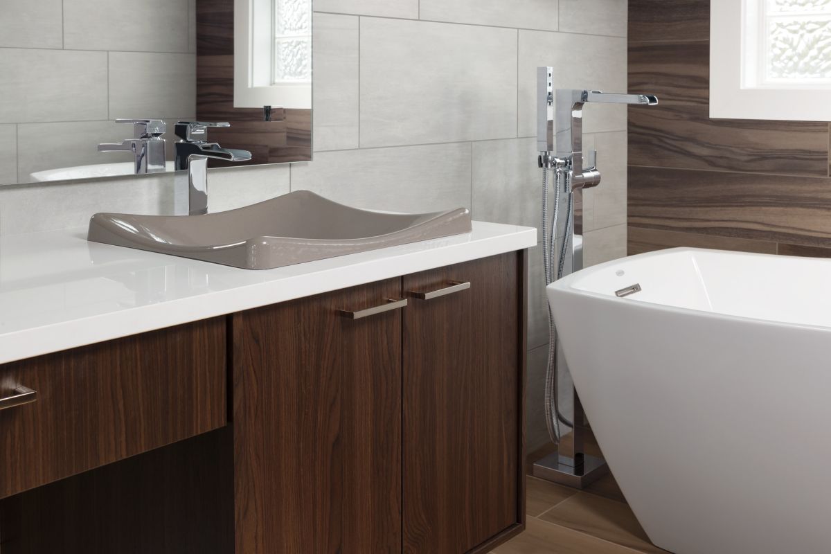 DELTA Ara Single Handle Floor Mount Channel Spout Tub Filler Trim with Hand Shower — Chrome
