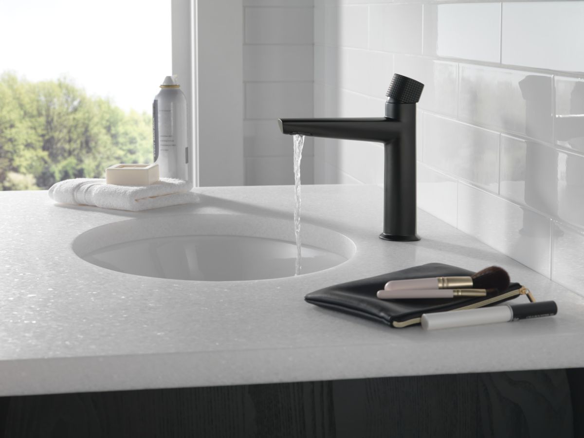 DELTA Galeon Single Handle Bathroom Faucet — Matte Black