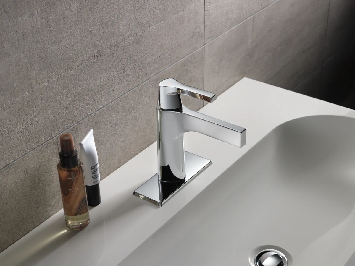 DELTA Zura Single Handle Bathroom Faucet — Chrome