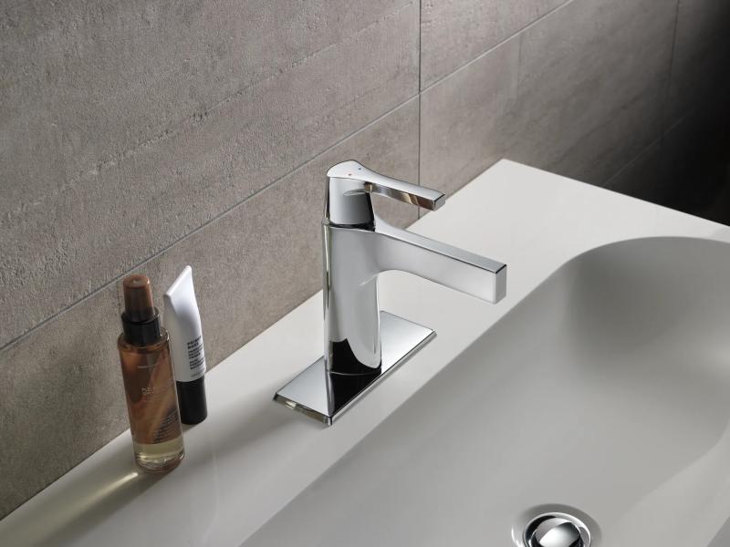 DELTA Zura Single Handle Bathroom Faucet — Chrome