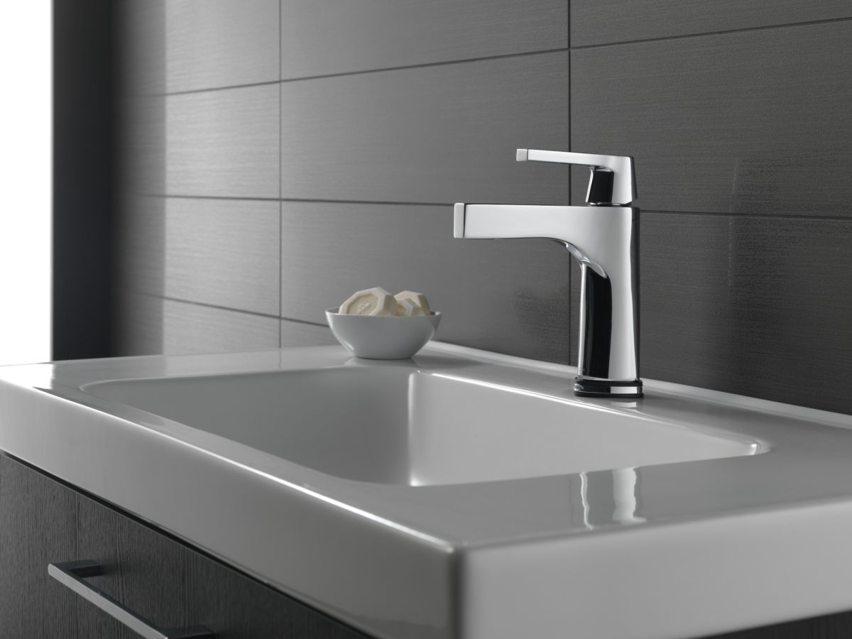 DELTA Zura Touch2O Bathroom Faucet with Touchless Technology — Chrome