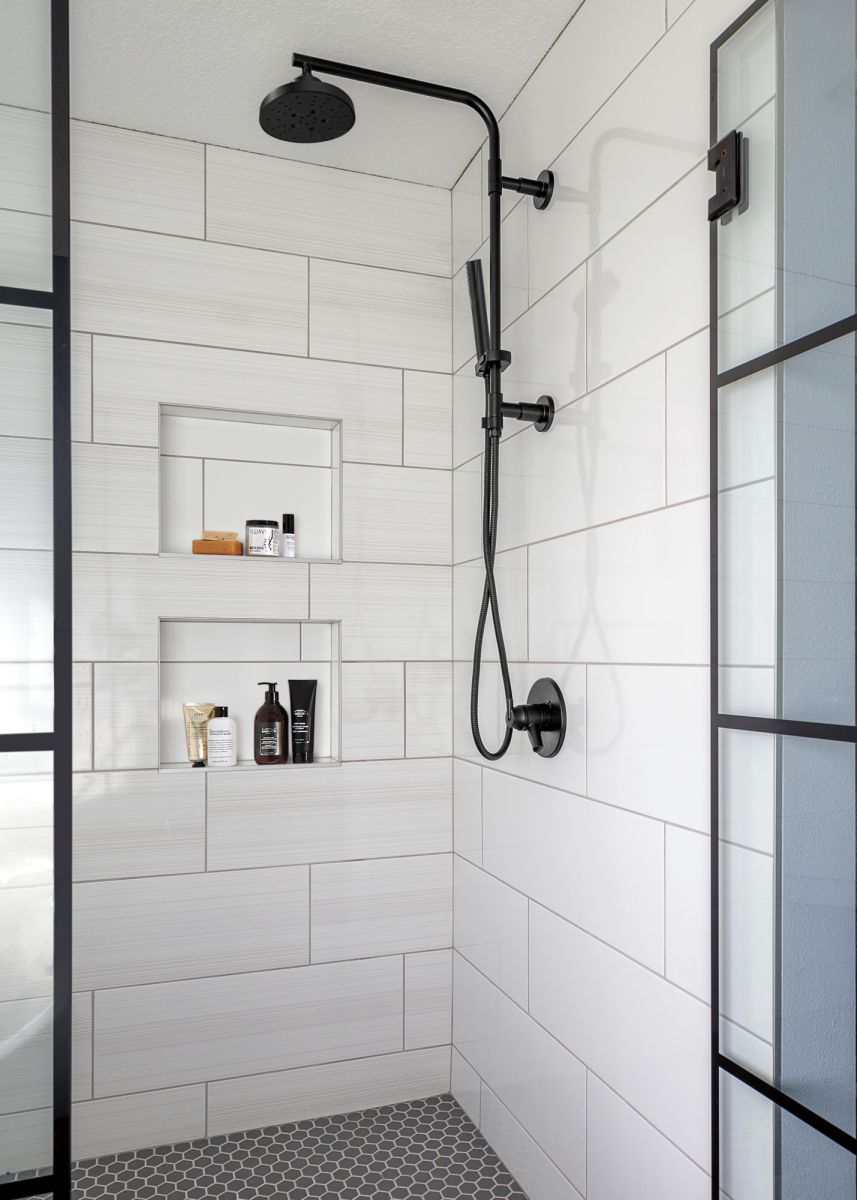 DELTA Universal Showering Components H2OKINETIC 5-Setting Contemporary Raincan Shower Head — Matte Black
