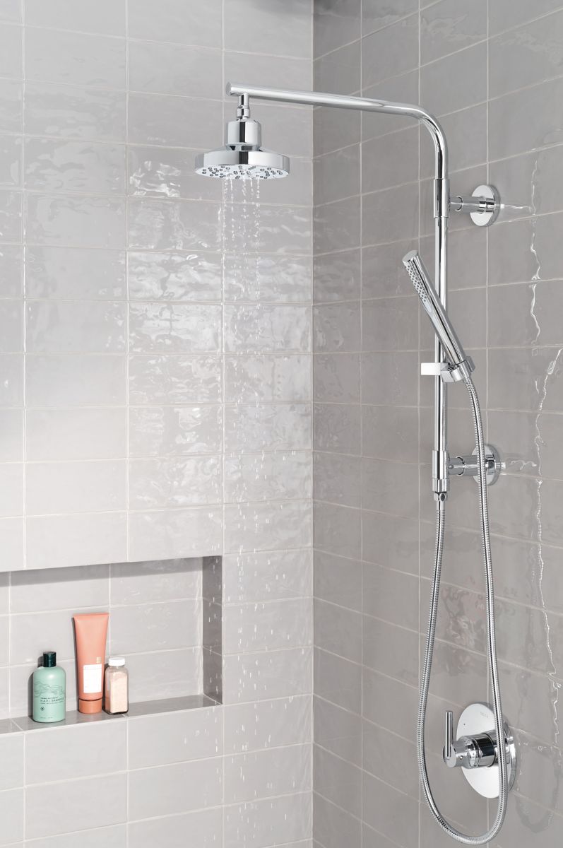 DELTA Universal Showering Components H2OKINETIC 5-Setting Contemporary Raincan Shower Head — Lumicoat® Chrome