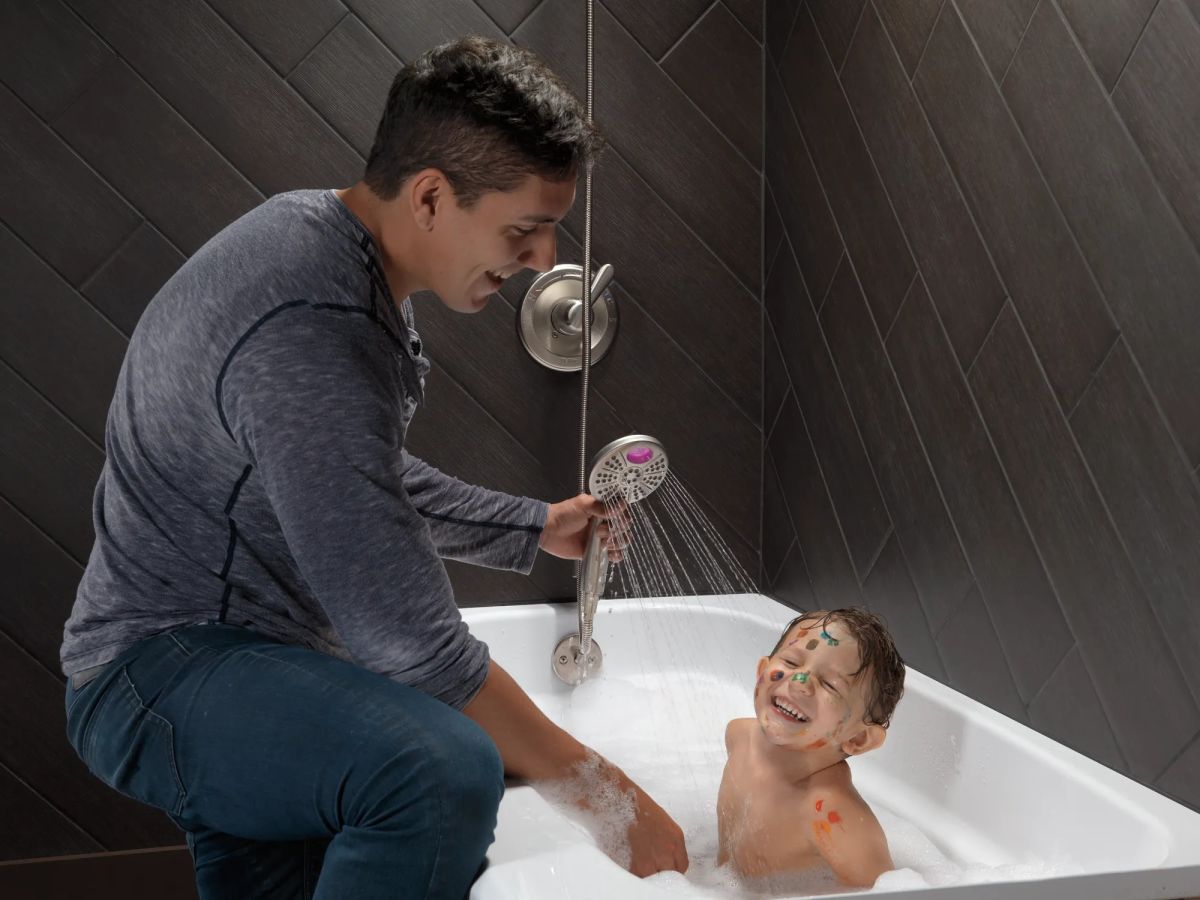 DELTA Lahara Tub Spout - Pull-Up Diverter — Stainless