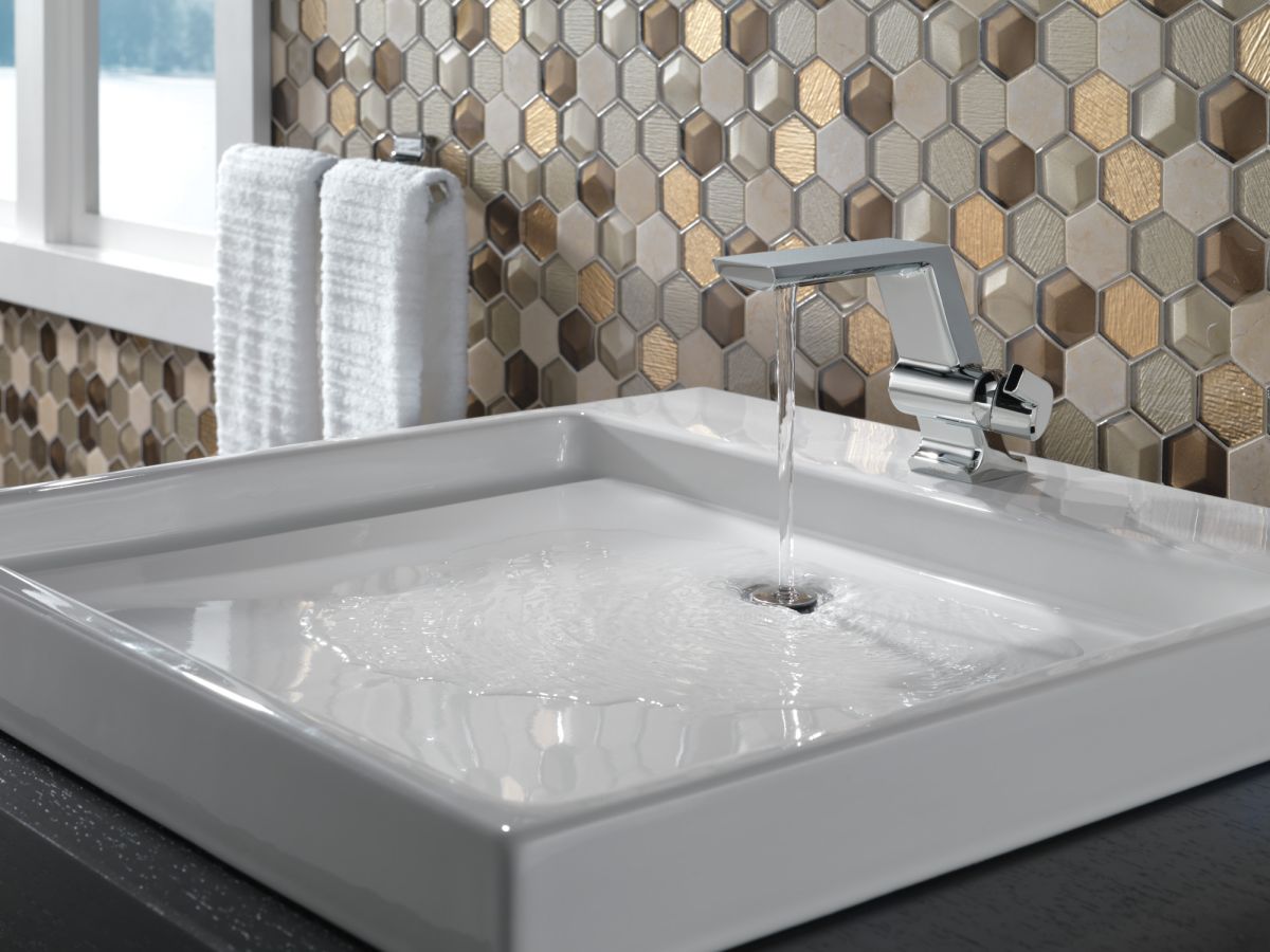 DELTA Pivotal Single Handle Bathroom Faucet — Lumicoat® Polished Nickel