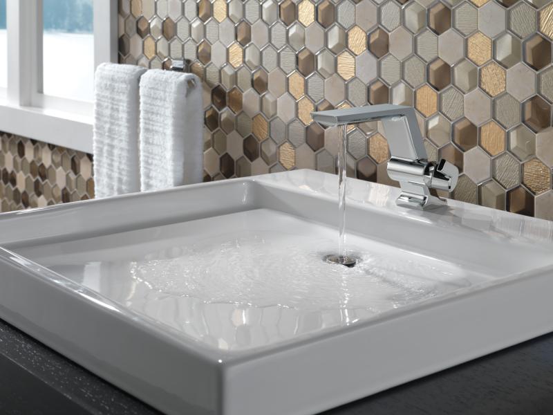 DELTA Pivotal Single Handle Bathroom Faucet — Lumicoat® Polished Nickel