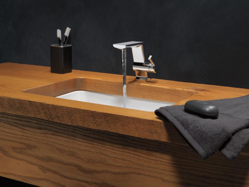 DELTA Pivotal Single Handle Bathroom Faucet — Lumicoat® Chrome