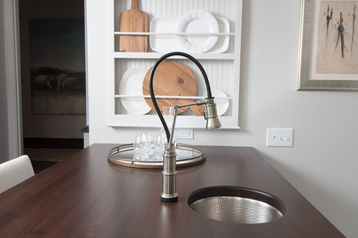 BRIZO Artesso Single Handle Articulating Kitchen Kitchen Faucet with SmartTouch Technology — Stainless
