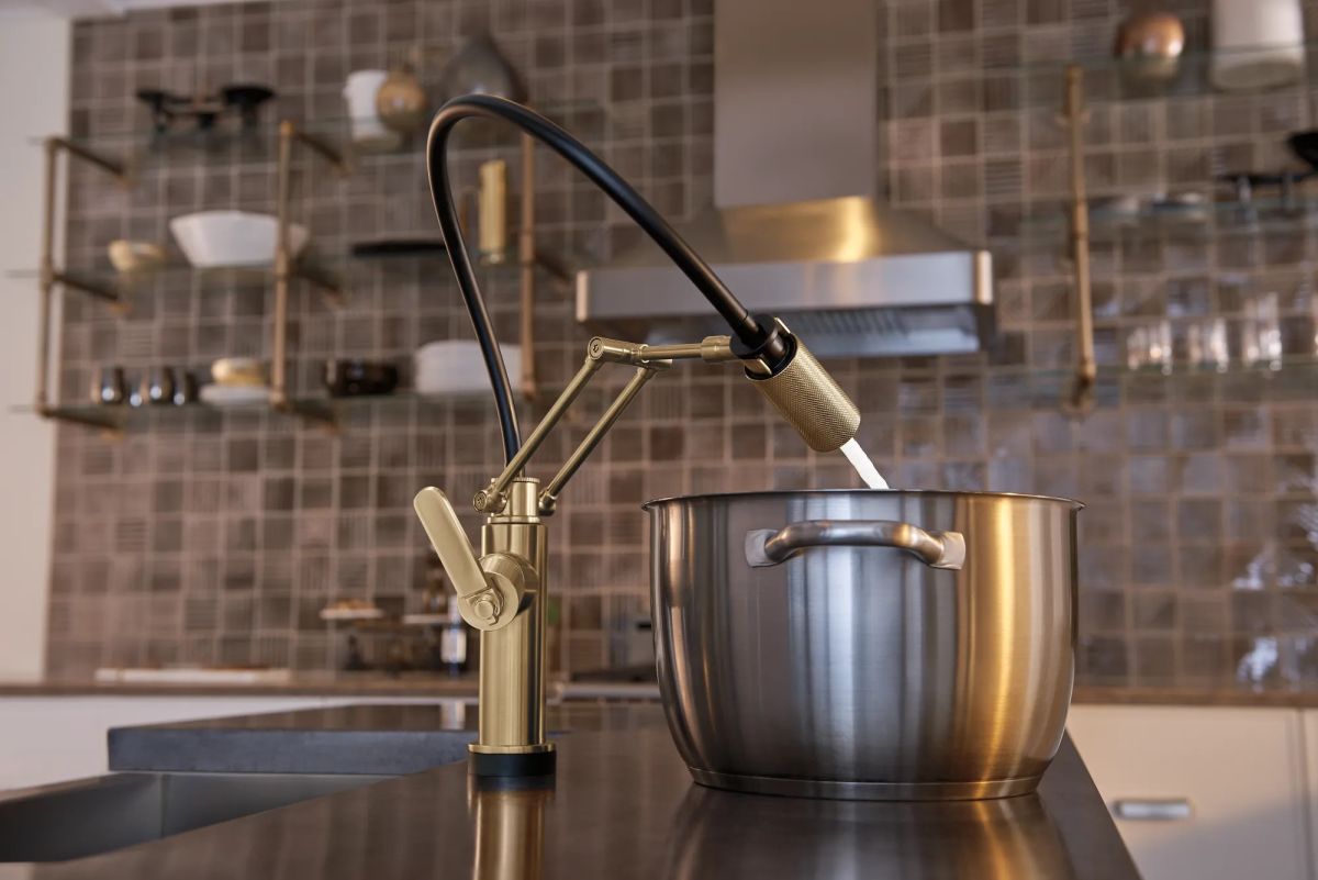 BRIZO Litze SmartTouch Articulating Kitchen Faucet with Industrial Handle — Luxe Gold