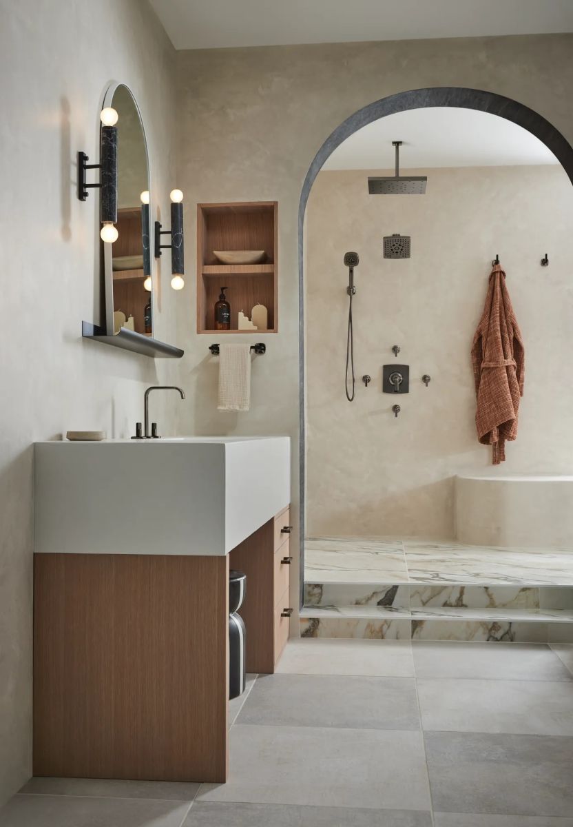 BRIZO Allaria 8" Towel Bar — Brilliance Black Onyx / Matte Black