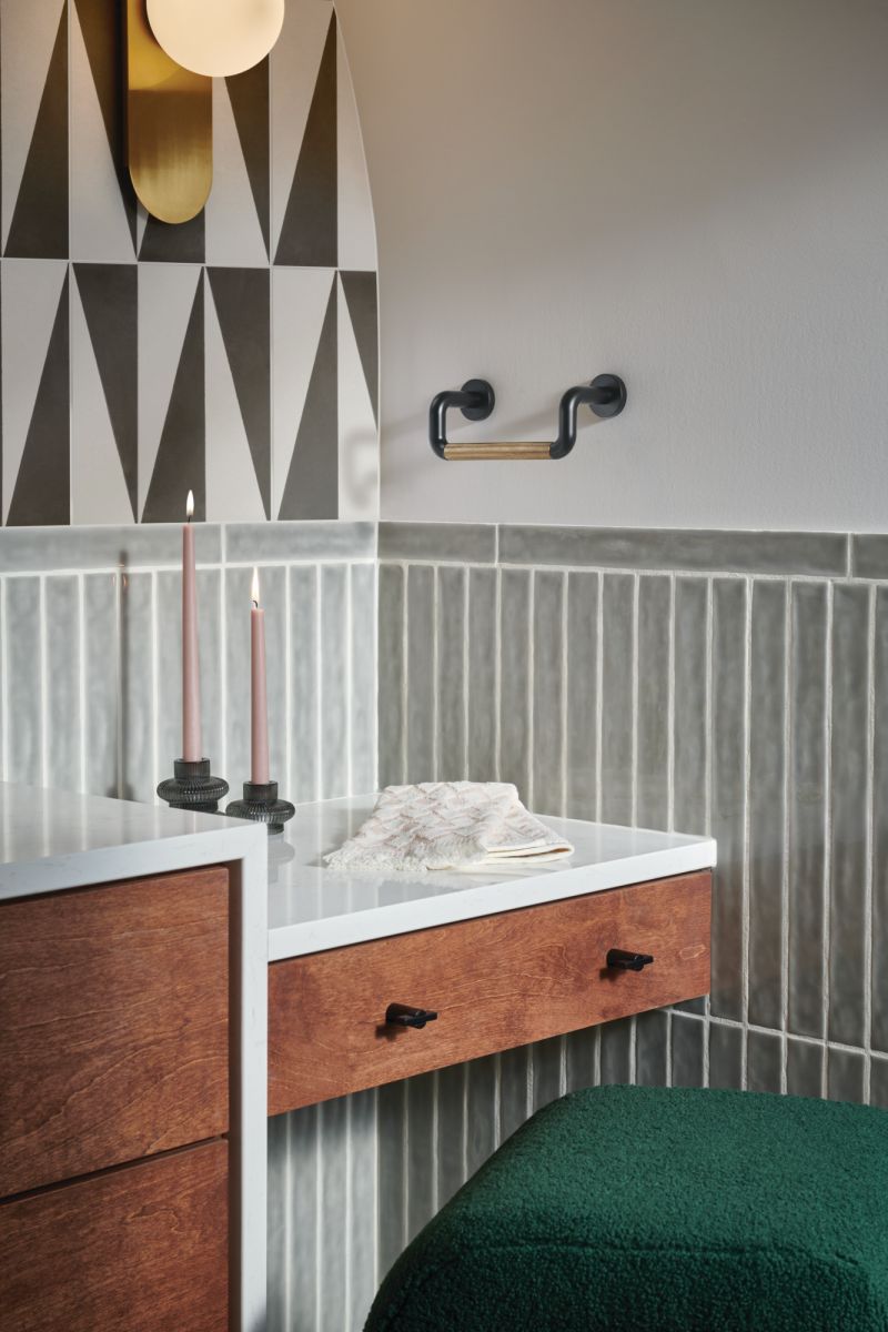 BRIZO Litze Mini Towel Bar — Matte Black/Luxe Gold