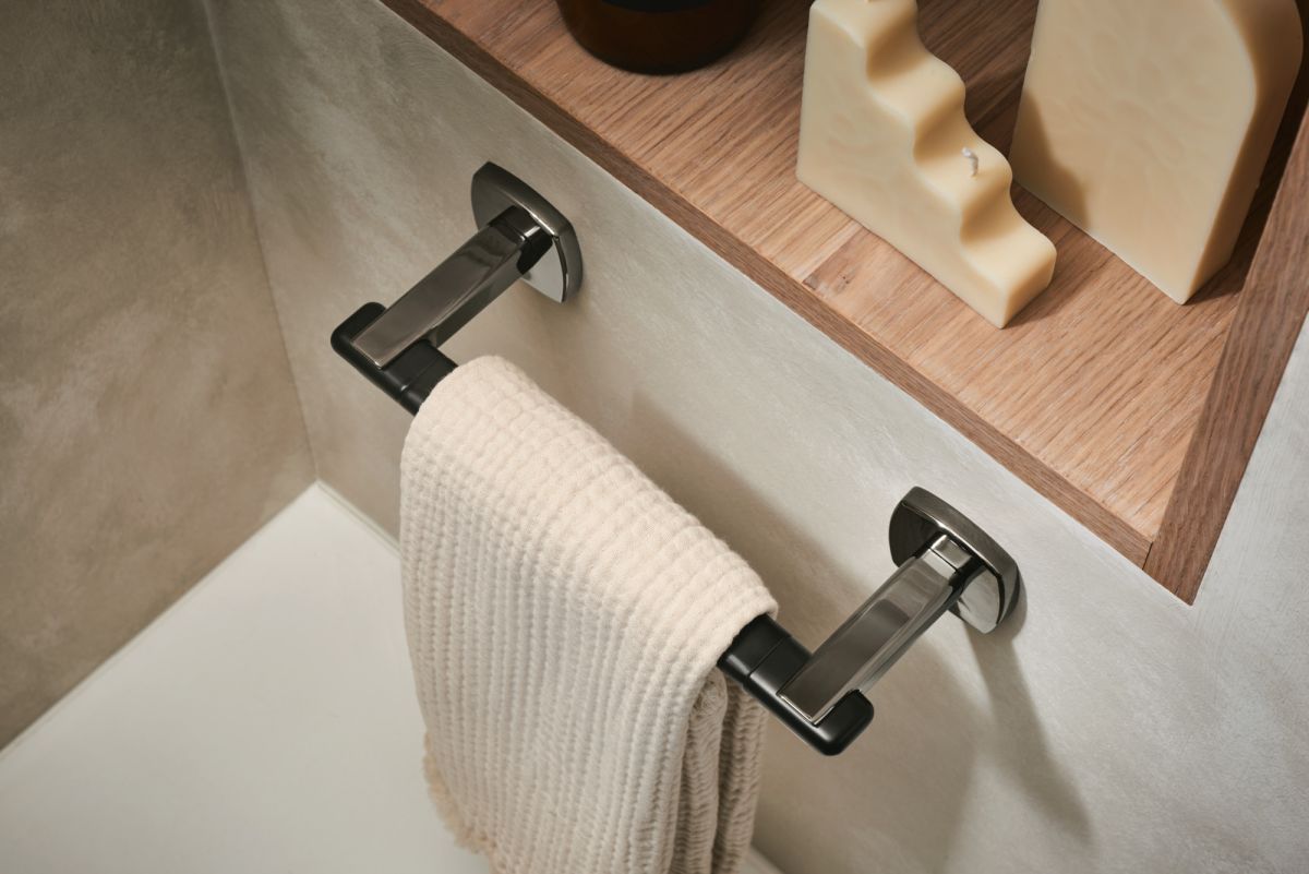 BRIZO Allaria 8" Towel Bar — Brilliance Black Onyx / Matte Black
