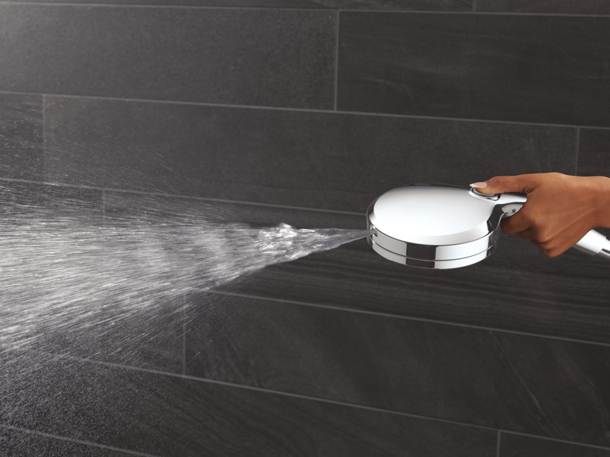 DELTA Universal Showering Components 6-Setting In2ition  with ProClean — Chrome