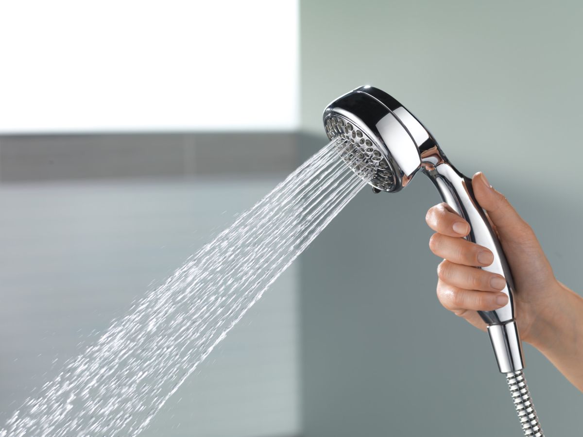 DELTA Universal Showering Components 7-Setting Hand Shower — Chrome