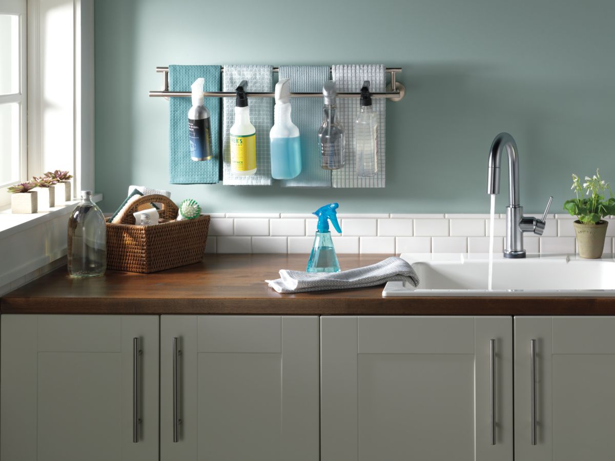DELTA Trinsic Single Handle Pull-Down Bar / Prep Faucet with Touch2O Technology — Arctic Stainless