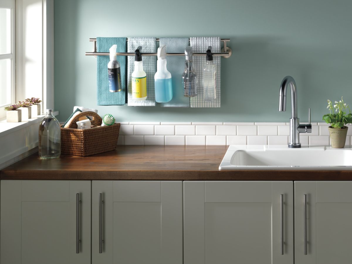 DELTA Trinsic Single Handle Pull-Down Bar / Prep Faucet with Touch2O Technology — Arctic Stainless