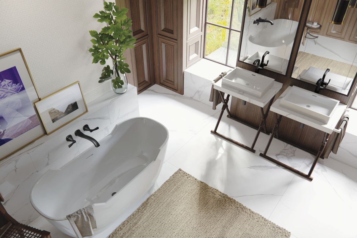 DELTA Stryke Wall Mounted Tub Filler — Matte Black
