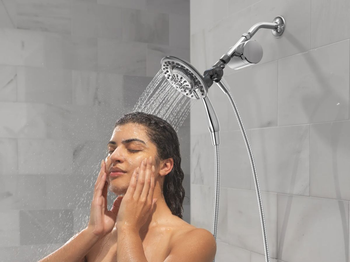DELTA Clarifi Shower Filter Attachment with 4-Setting In2ition — Chrome