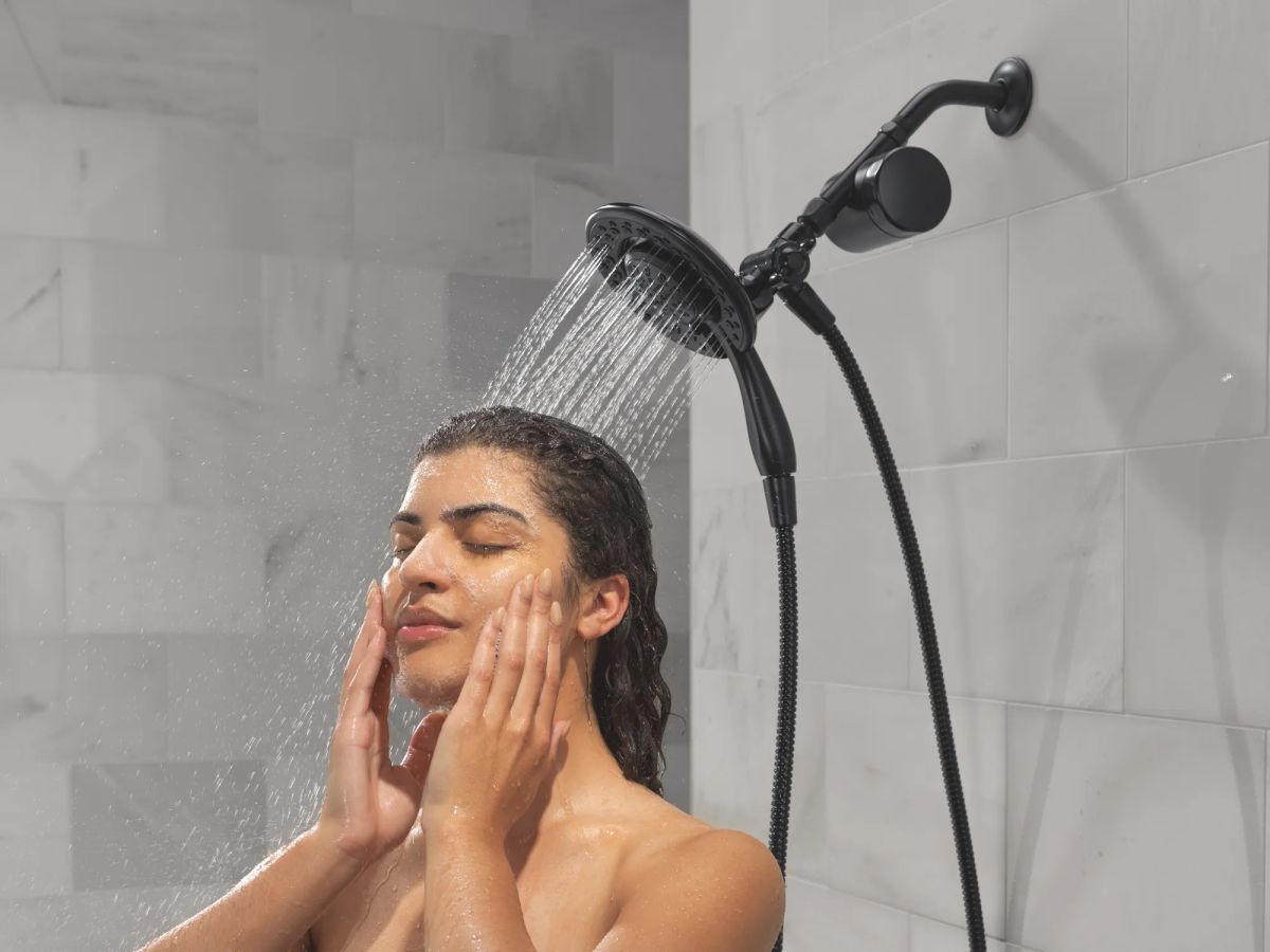 DELTA Clarifi Shower Filter Attachment with 4-Setting In2ition — Matte Black