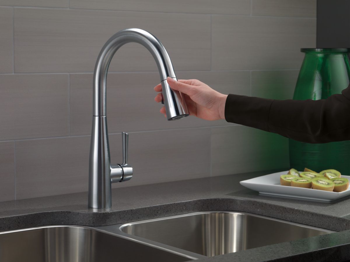 DELTA Essa Single Handle Pull-Down Kitchen Faucet — Arctic Stainless