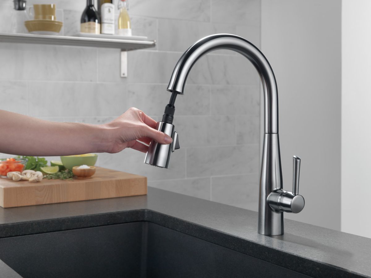 DELTA Essa Single Handle Pull-Down Kitchen Faucet — Arctic Stainless