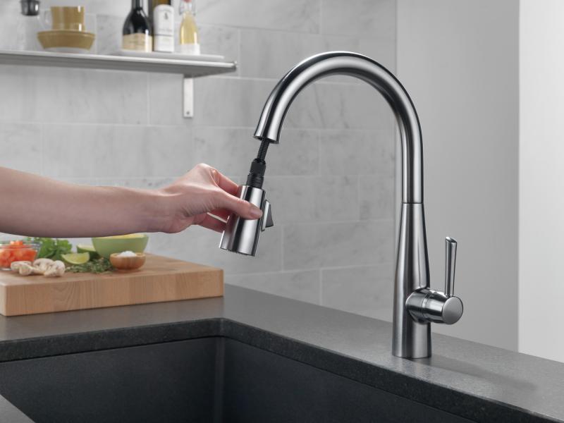 DELTA Essa Single Handle Pull-Down Kitchen Faucet — Arctic Stainless